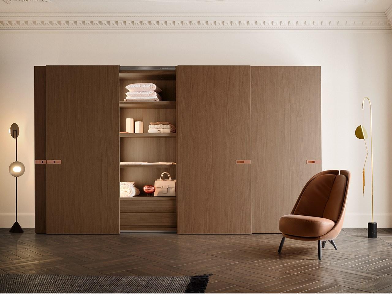 Lacquered wooden wardrobe with sliding doors | Icona by Pianca