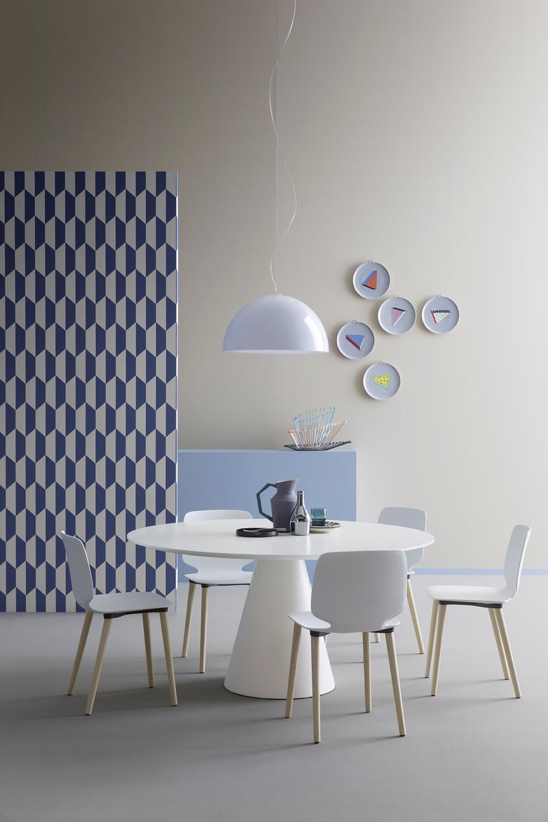 Round polyethylene table | Ikon 865 by Pedrali