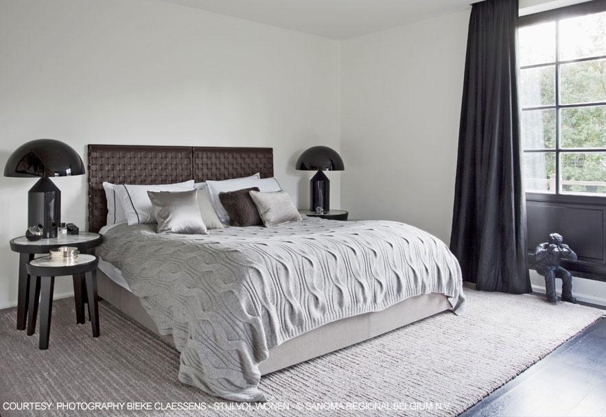 Tanned leather storage bed | Cestone by Flexform