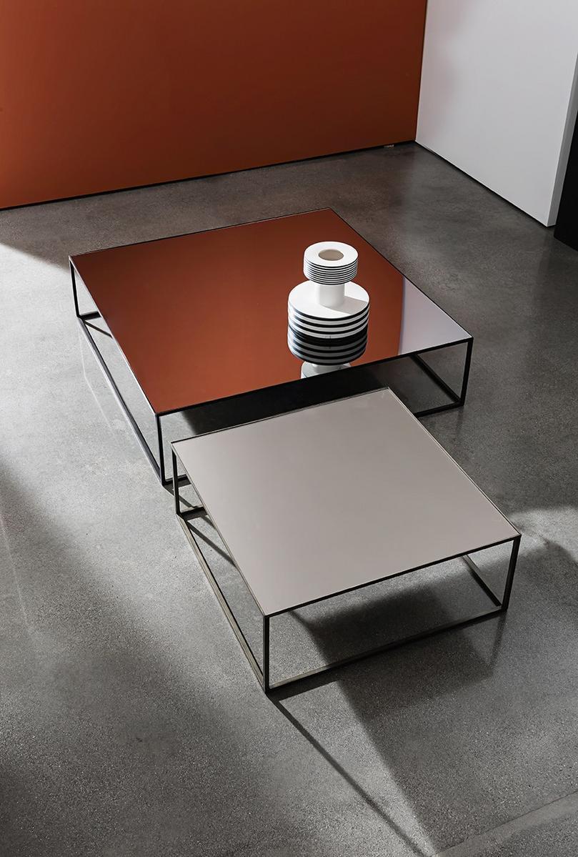 Low square glass coffee table | Quadro by Sovet