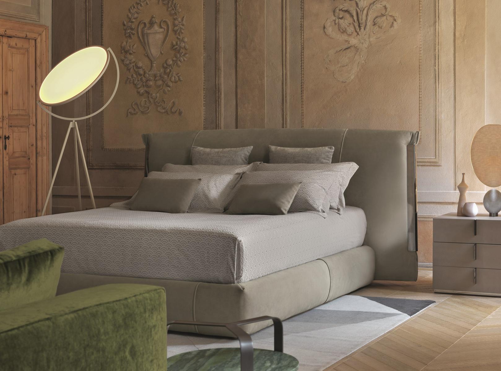 Upholstered double bed | Amal by Flou