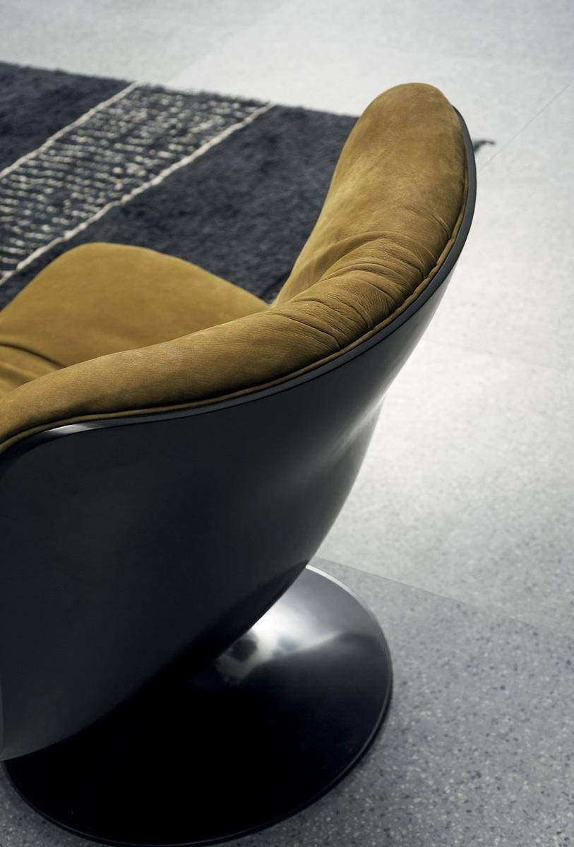Swivel leather armchair | Marilyn by Baxter