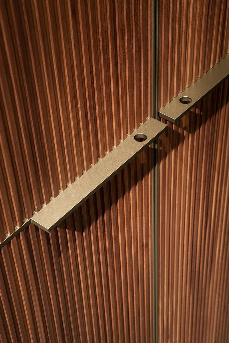 Walnut wardrobe custom | Seryasse by Lema