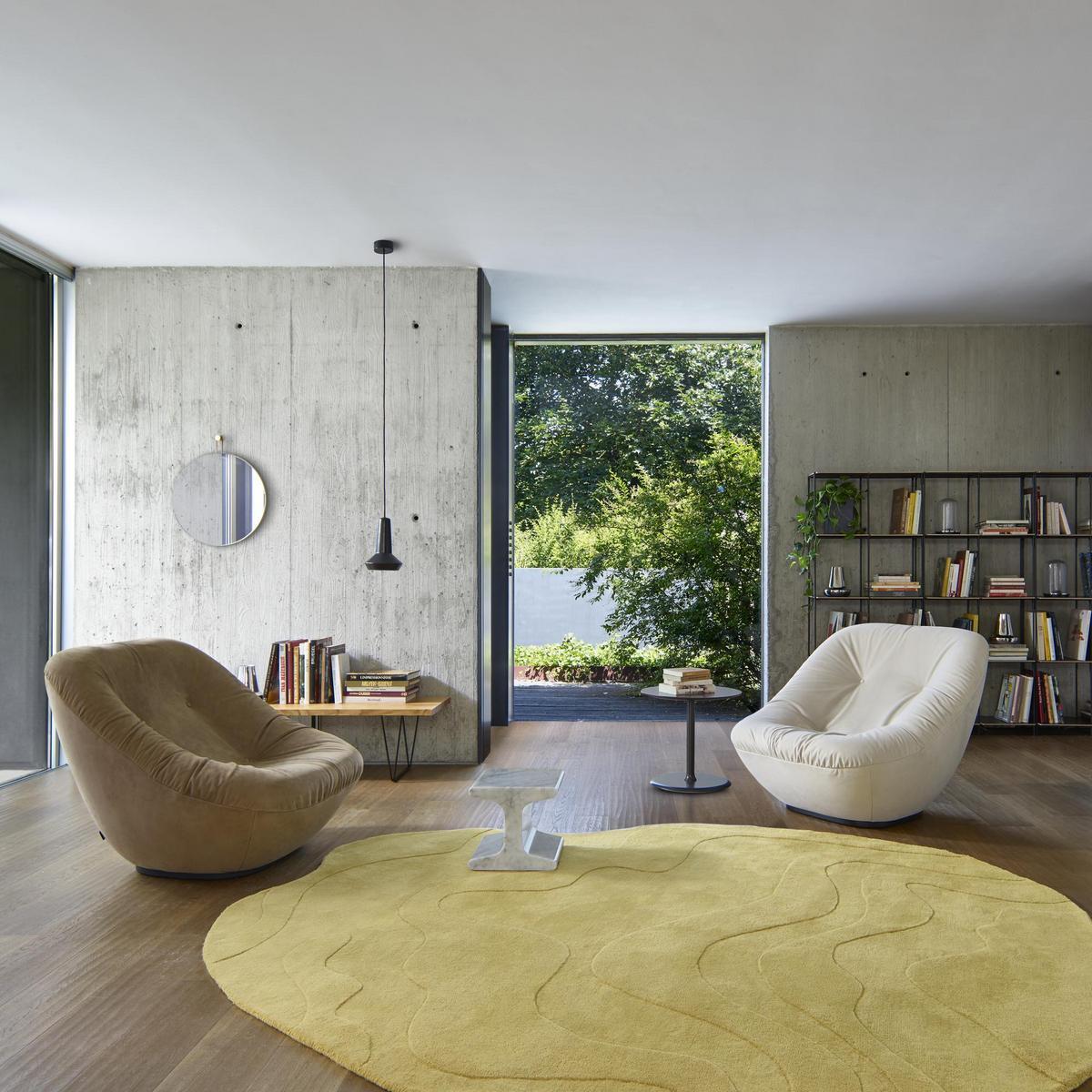 Round MDF coffee table | Elysee by Ligne Roset