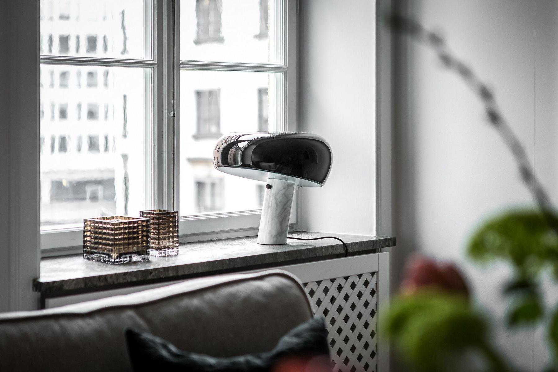 LED direct light table lamp | Snoopy by Flos