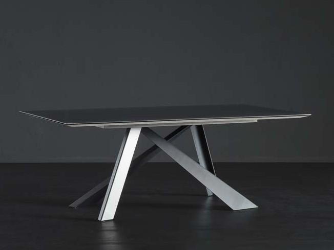 Rectangular iron dining table | Detroit + Metal by Altacorte