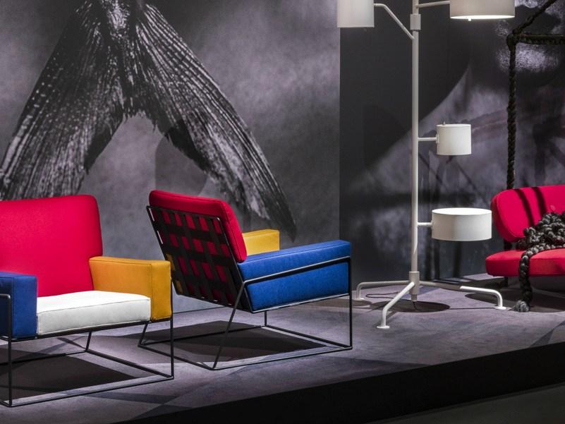 Sled base armchair with armrests | Charles Chair by Moooi