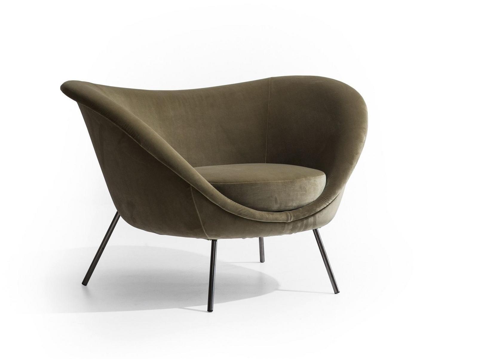 Fabric armchair with armrests | D.154.2 by Molteni