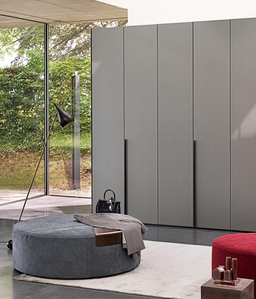Sectional wardrobe with folding doors | Guardaroba 16.32 by Flou