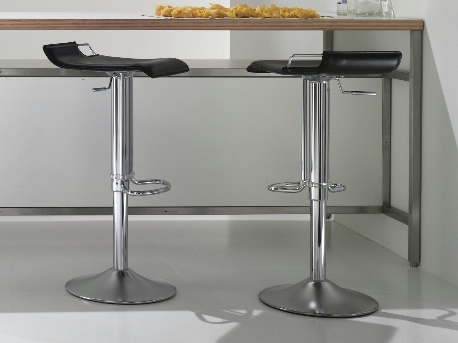Height-adjustable stool | Hoppy by Bonaldo