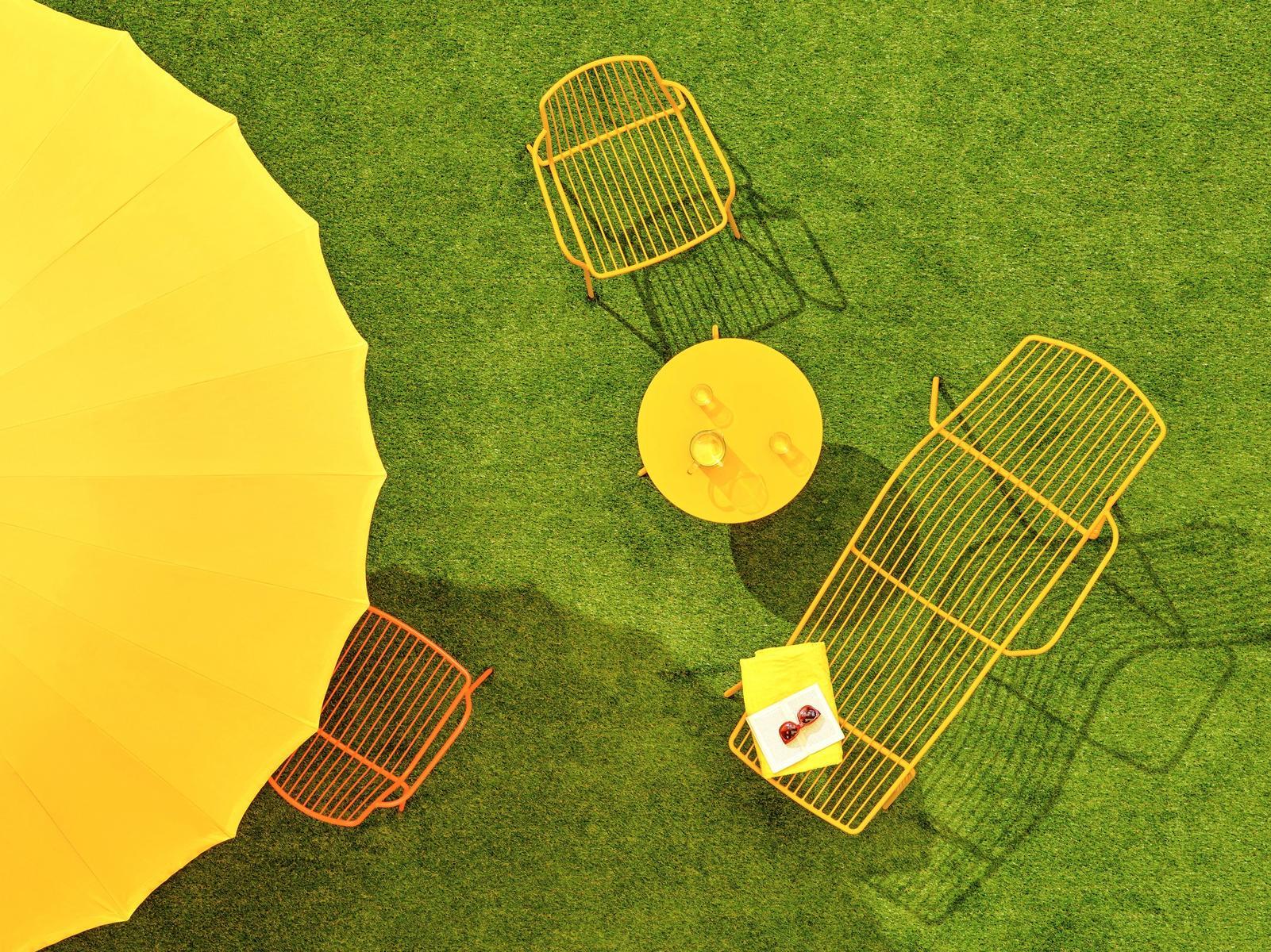 Folding round steel garden table | Nolita 5453t by Pedrali