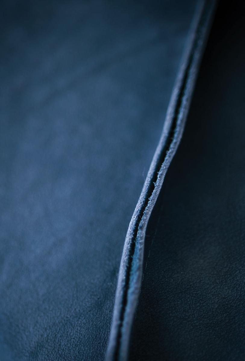 Upholstered leather bed | Paris by Baxter