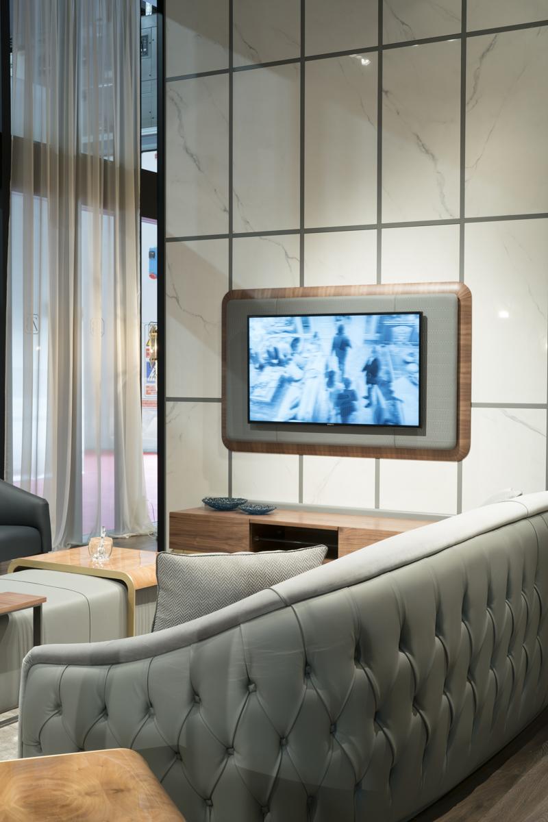 Wall-mounted leather TV cabinet with cable management | Duca by Bruno Zampa