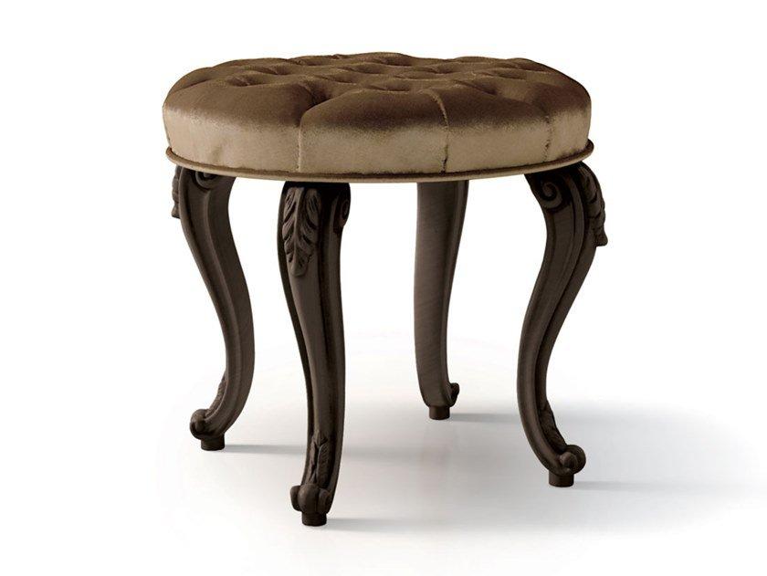 Low tufted velvet stool | 6288 by Carpanese home