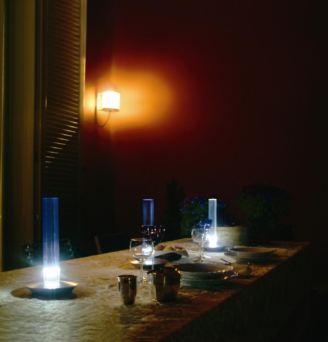 LED cordless PMMA table lamp | Cand-led - 205 by Oluce