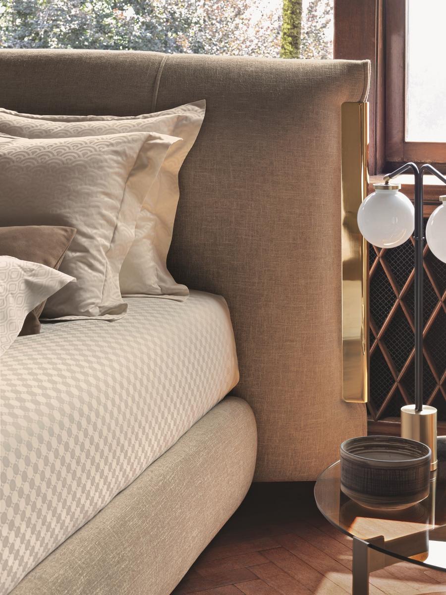 Upholstered double bed | Amal by Flou