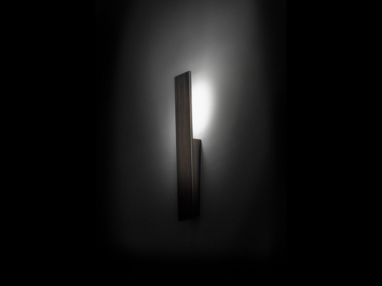 LED metal wall light | Essential by Reflex