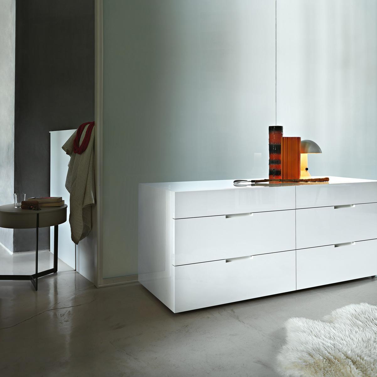 Lacquered dresser | Flin by Lema