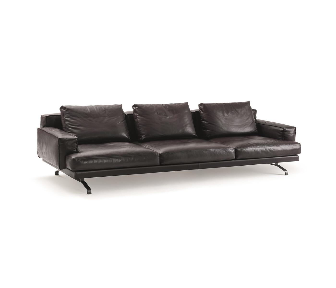 Leather sofa | Mustique by Lema
