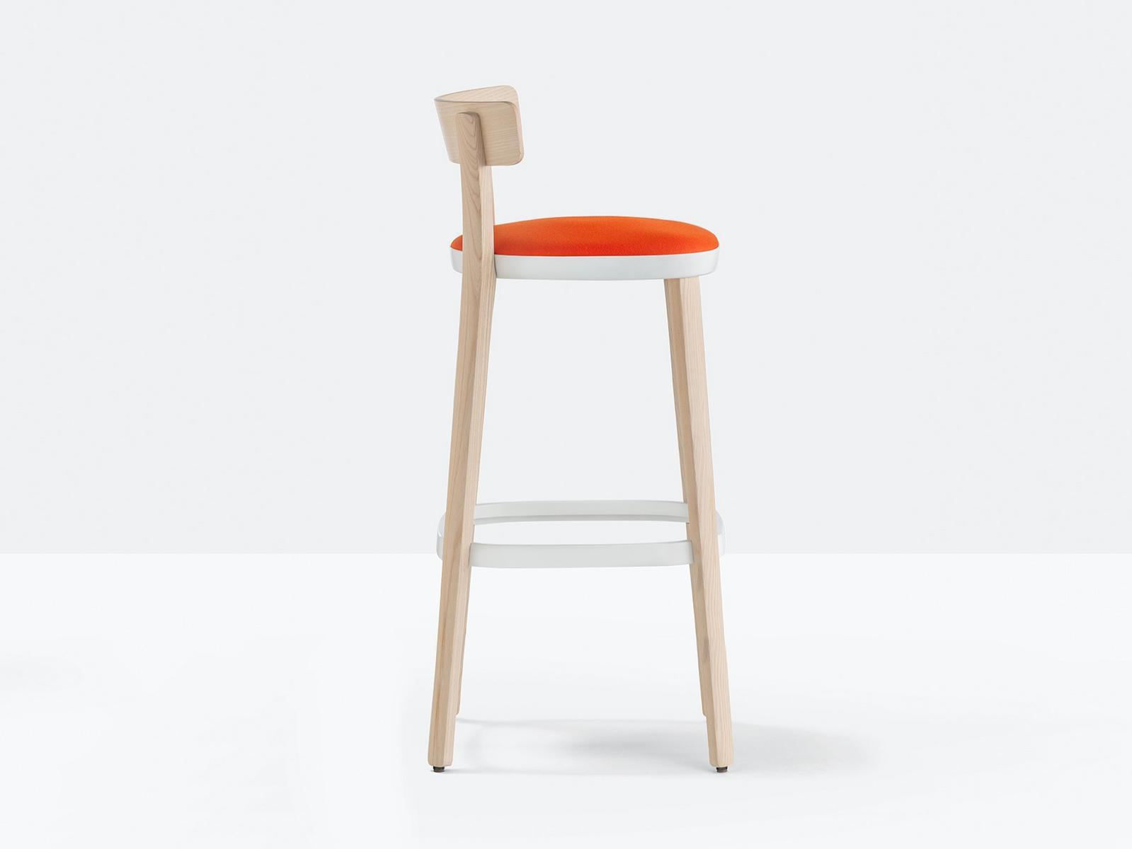 High ash stool with integrated cushion | Folk 2947 by Pedrali