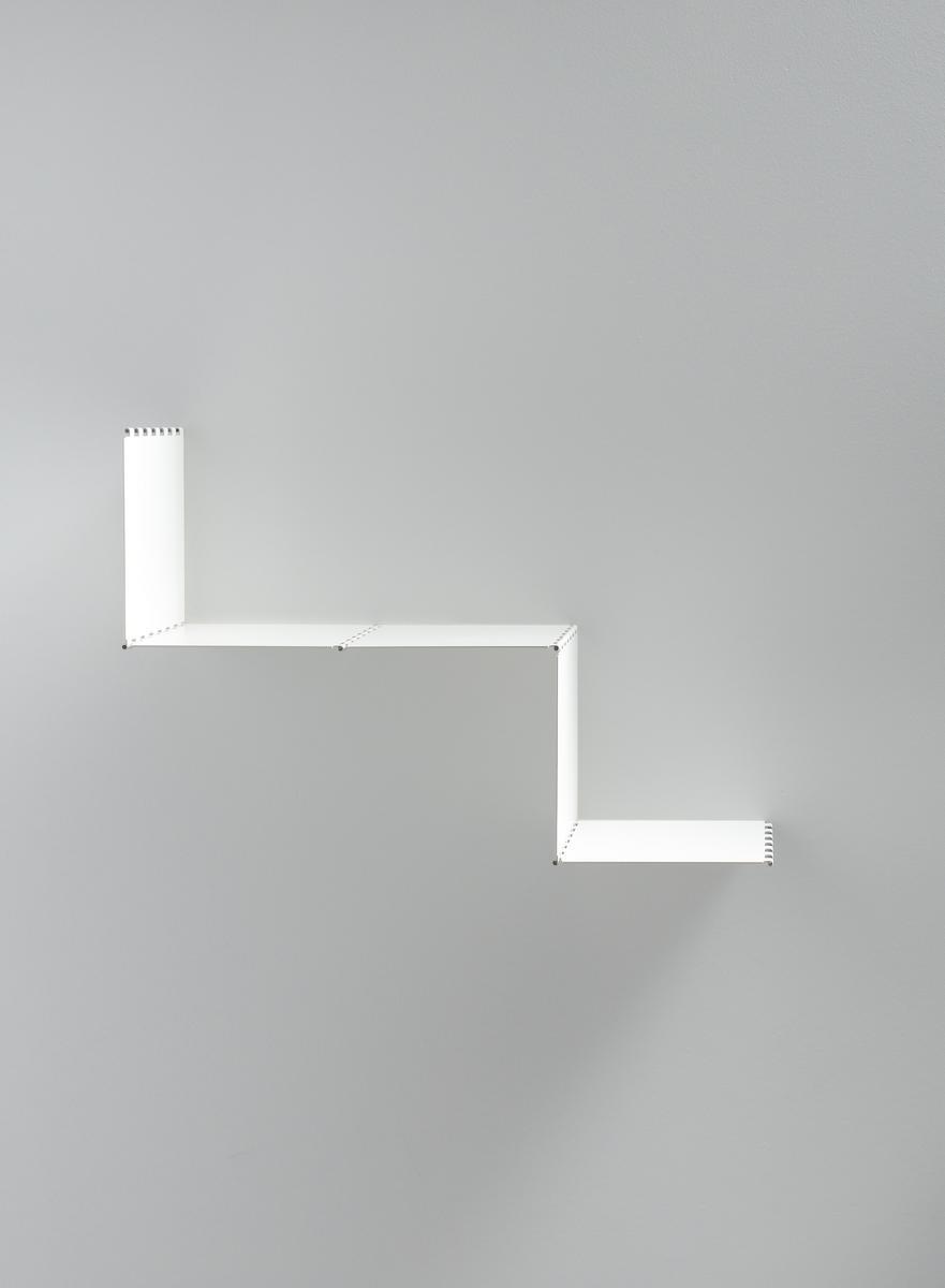 Wall-mounted modular iron bookcase | 349 by Zava